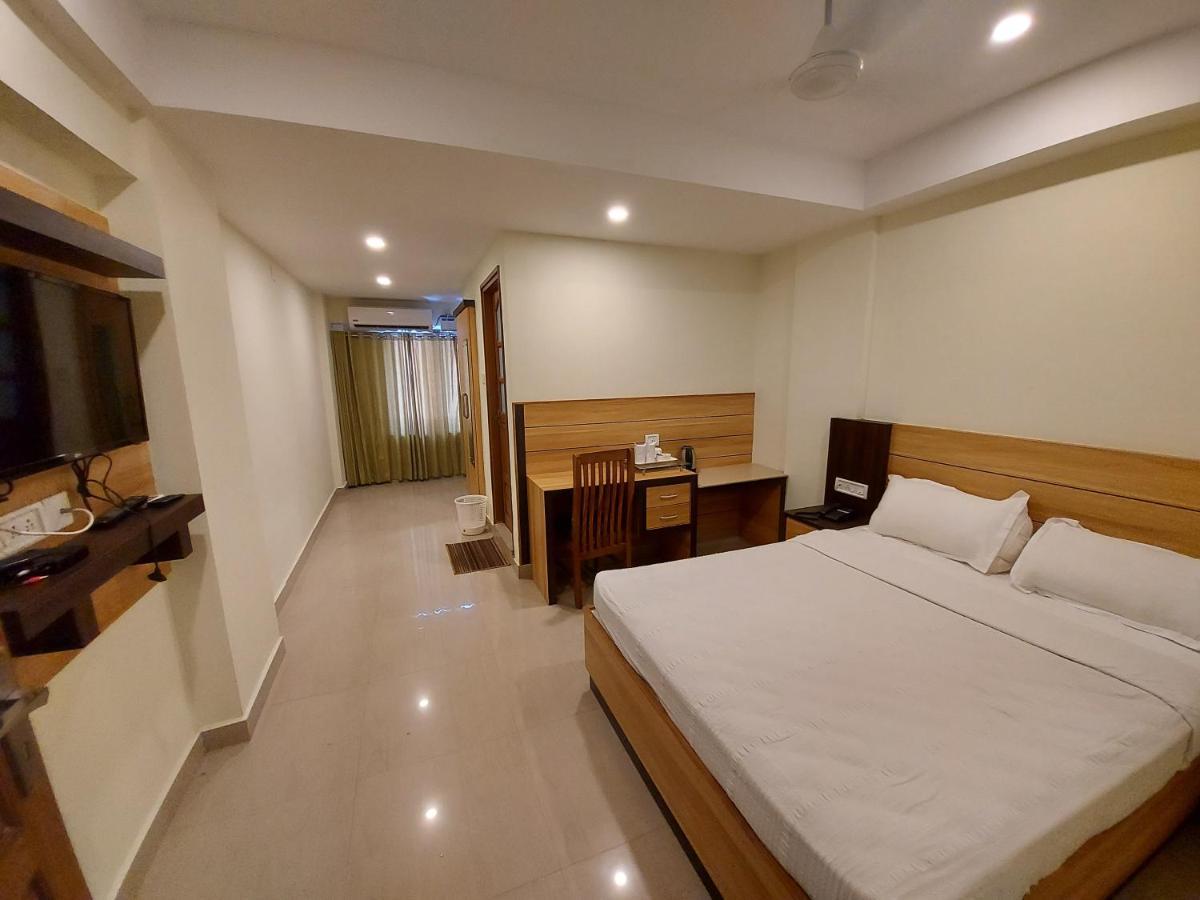 Guruvāyūr Hotel Sree Gokulam Apartments מראה חיצוני תמונה