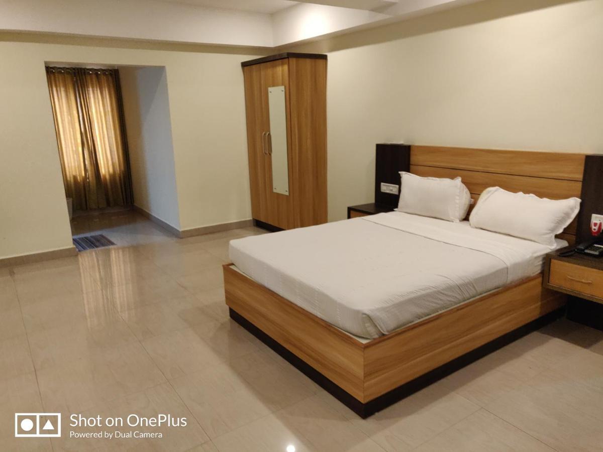 Guruvāyūr Hotel Sree Gokulam Apartments מראה חיצוני תמונה
