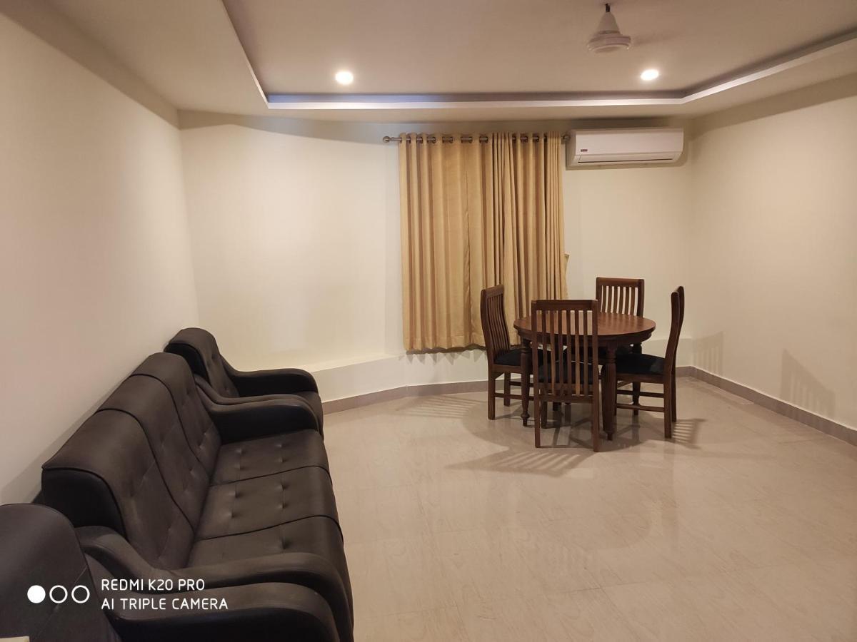 Guruvāyūr Hotel Sree Gokulam Apartments מראה חיצוני תמונה