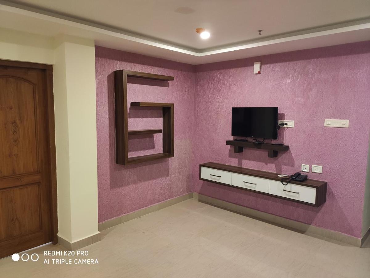 Guruvāyūr Hotel Sree Gokulam Apartments מראה חיצוני תמונה