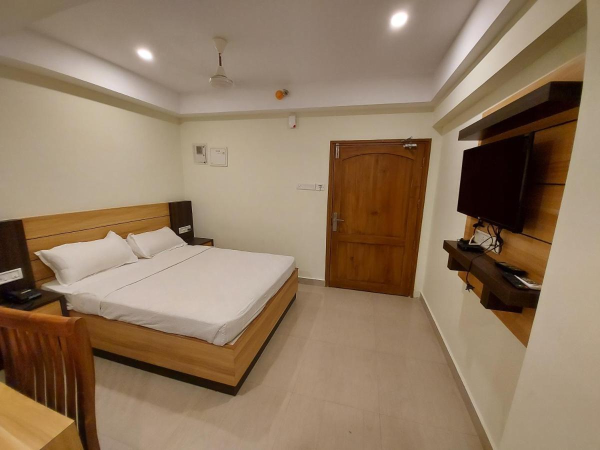 Guruvāyūr Hotel Sree Gokulam Apartments מראה חיצוני תמונה